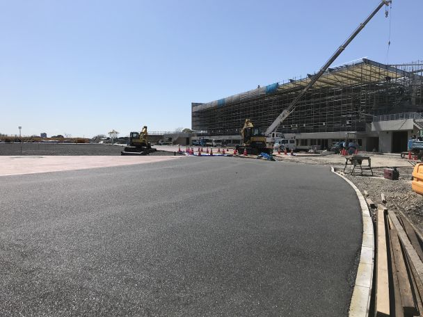 陸上競技場の建設状況です。